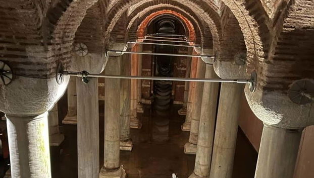 Basilica Cistern Guided Tour - Foto 3