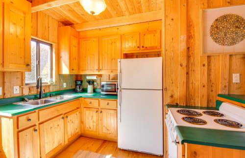 Walk to Lake Keowee Idyllic Six Mile Cabin! - Foto 10