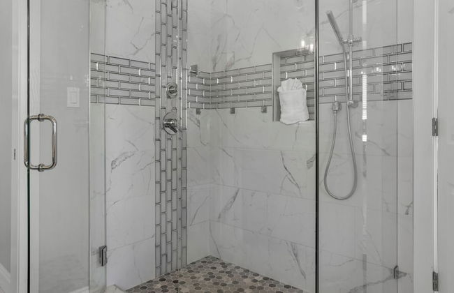 4BR Home, Private Pool, Steps From Beach, Minutes to Top Attractions - Foto 28