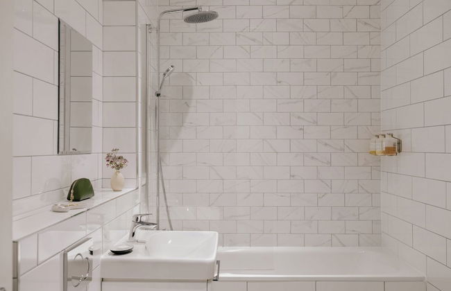 Royal Garden Apartments New Town - Photo 35