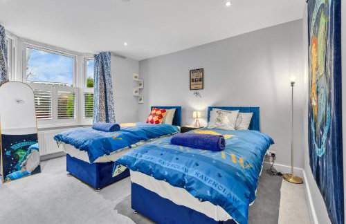 The Lumos House - 4 Bed Home w Parking near Harry Potter Studios - Foto 55