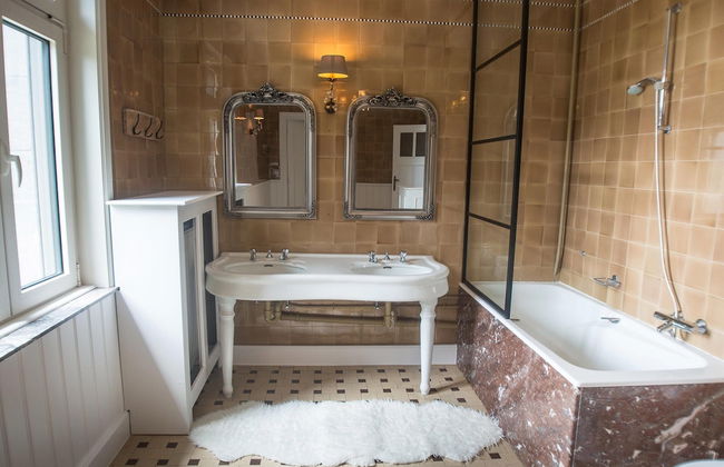 Magnificent Luxury Chateau in Vast Garden with Sauna & Hot Tubs - Photo 43