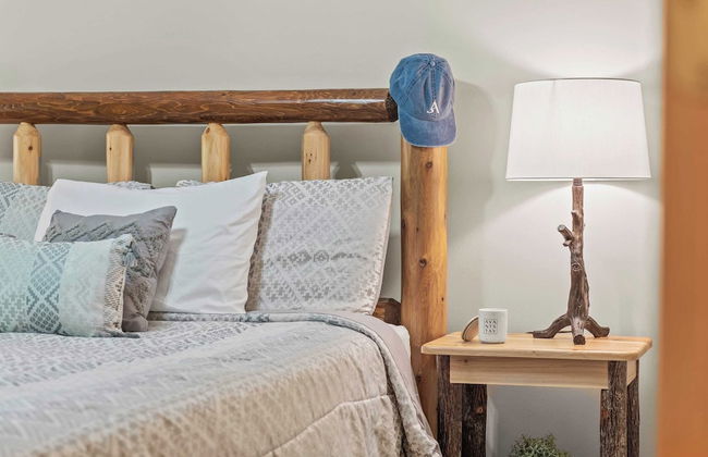 Lake + Pool Access, Game Room, Firepit, Deck Tawny and Peaceful by Avantstay - Foto 33