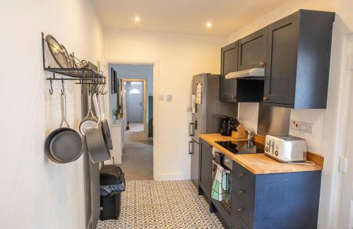 The Narrow House - Victorian house bursting with character & parking - Foto 33