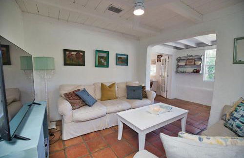 Pet Friendly & Firepit Minutes to Beach Sleeps 6 - Foto 19