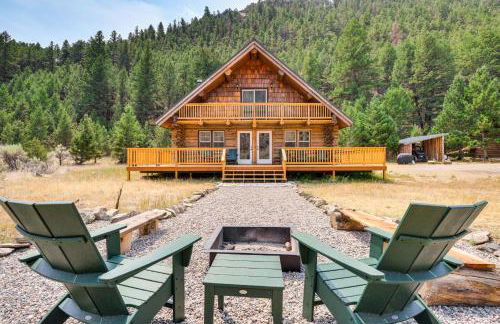 Riverfront Montana Log Cabin with Mountain Views! - Foto 1