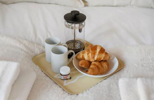 2BR Waterside Flat Parking WiFi Garden & DLR Nearby - Foto 5