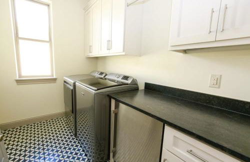 Contemporary, Luxury Retreat on Lake LBJ with Heated Pool - Foto 33