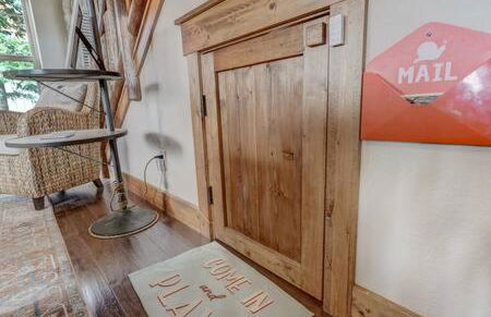 Cabin~Views~Heart of Town~W&D~Fireplace~Kitchen - Foto 10