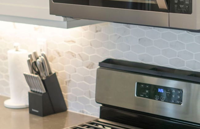 Luxurious Ontario Townhouse Ideal Family Retreat - Photo 44