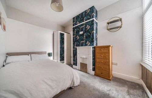 Selby House - Large 3 Bed Victorian Property in Portsmouth - Sleeps 5 - Photo 5