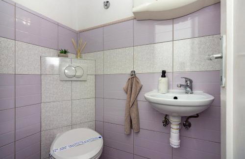 Spacious Apartment Center - Photo 38