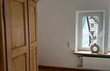 BG Living & Hosting - Exklusive Jugendstilwohnung an der Mosel in Ürzig - 2 Schlafzimmer, bis 4 Personen, Fahrradkeller, Waschmaschine & Trockner - Foto 13