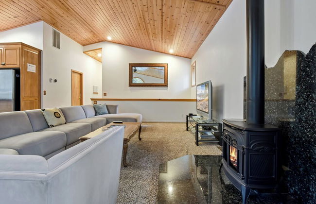 Truckee Pines Retreat Game Room & Forest Views - Foto 12