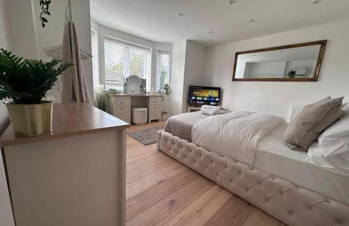 2bed Ground Floor flat + garden - Foto 8