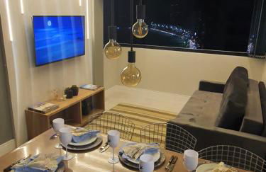 Lindo apto tudo novinho, prédio frente mar - Foto 2