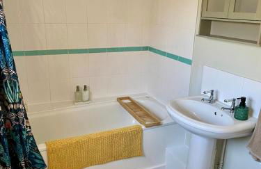 No 3, apartment in the heart of Bridport, Dorset - Photo 23