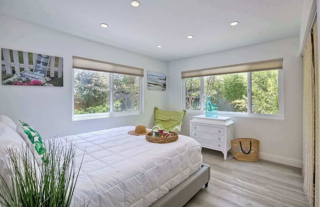 Serene Coastal Home Sleeps 8 1 Mile From Beach! - Foto 5