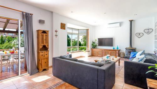 Villa Alegría - Option of Heated Pool - Sleeps 8 - Photo 2