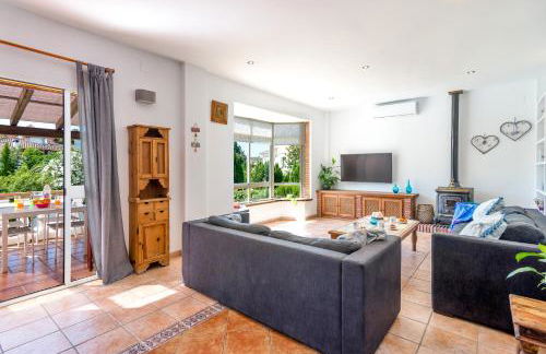 Villa Alegría - Option of Heated Pool - Sleeps 8 - Photo 2