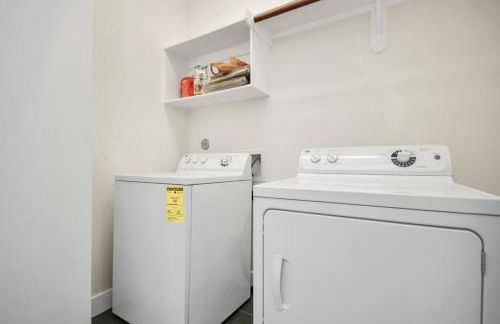 3BR/3.5BA Three Story East Downtown TownHouse with view - Photo 42