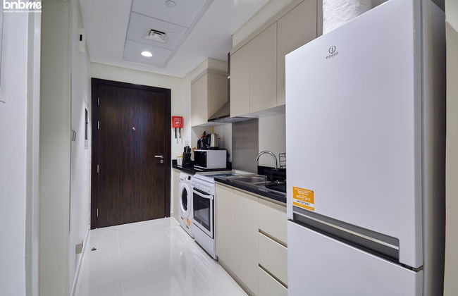 bnbme | Damac Hills Carson Tower | STUDIO - Photo 4