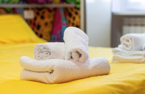 Black & White or Pop Art - Design Apartments with Parking & WiFi - Photo 50