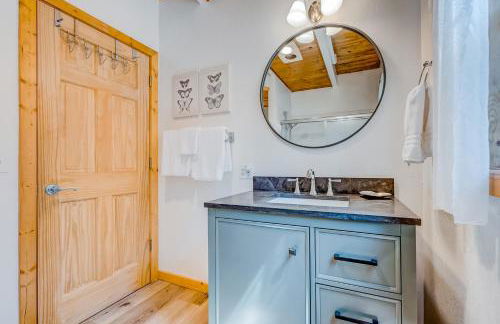 Cabin in the Woods - Photo 11