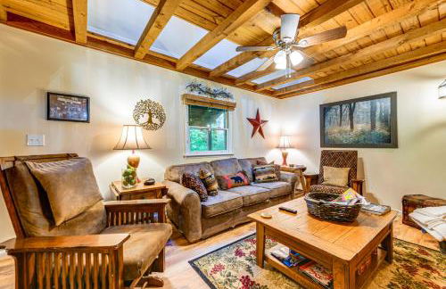 Hot Tub and Fire Pit Cozy Cabin in Maggie Valley - Foto 5