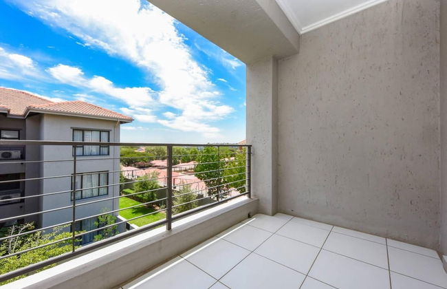 2 Bed Flat - Sleeps 4 - Pool - Garden - Parking - Photo 10