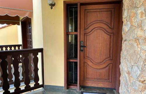 Casa com Piscina no Centro - 13 pessoas - Churrasqueira - Elegante - Foto 80