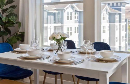 Chic Apt w Jacuzzi, Pool, BBQ, & Mountain Views - Foto 48