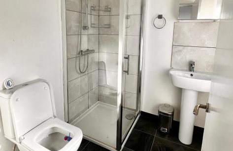 Spacious 6 bed house Altrincham - Foto 16