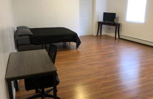 Large apartment, sleeps up to 10 people comfortably, direct NYC Manhattan train only 5 minute walk away, MetLife Stadium FIFA World Cup 25 minutes away - Foto 11