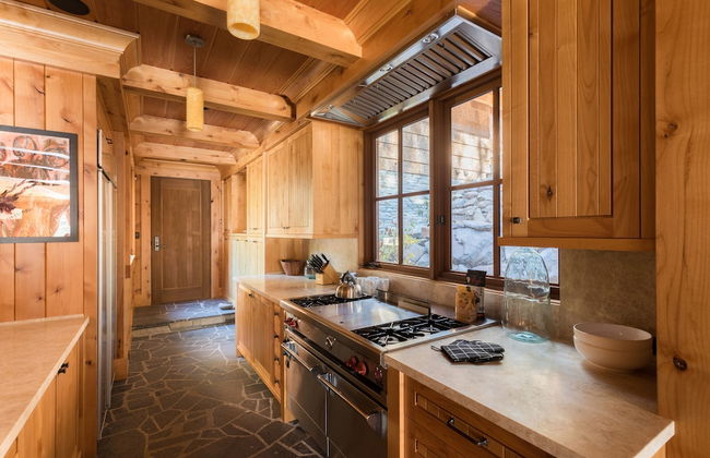 Hunter by Avantstay Riverfront Cabin w Prvt Cottage 5mins From Palisades - Photo 19