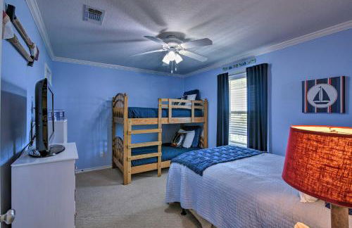 Walk to Galveston Beach Pet-Friendly Home with Deck - Foto 21