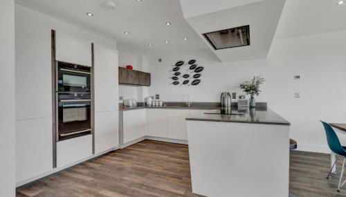 7 Waterstone House - Luxury Apartment Overlooking South Beach, Tenby - Foto 2