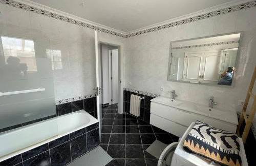 Schönes Ferienhaus Caesar mit großem Pool und Garten - Foto 16