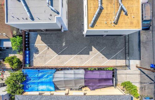 Experience Luxury 4BR Townhouse Sleeps 8 with Parking - Foto 32