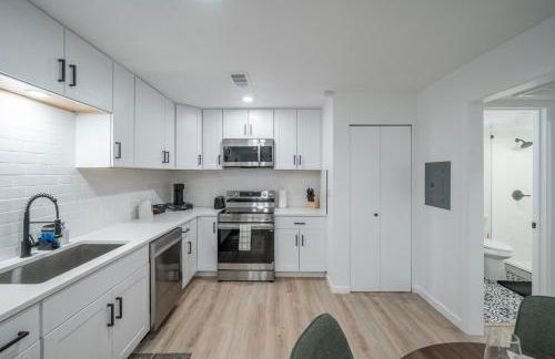 DT DFW Chic Free Parking and Pool In Medical District - Foto 22