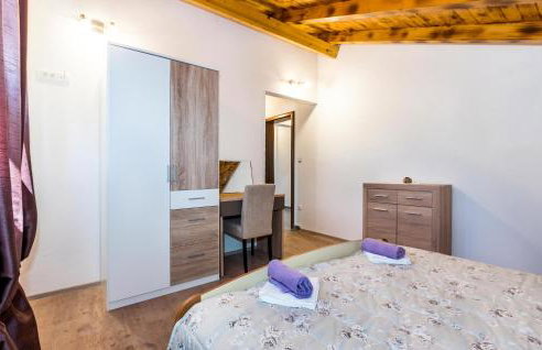Awesome Home In Unesic - Foto 24