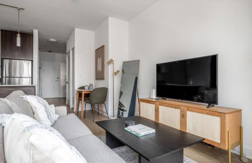 Loop Studio w theater pool nr Millennium Park CHI-958 - Photo 4