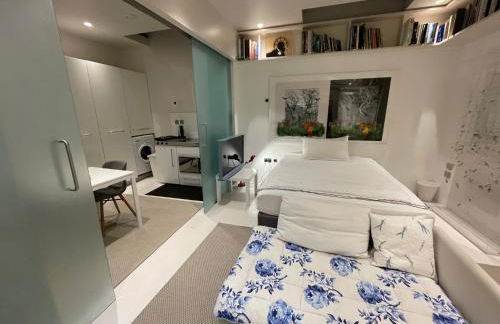 Modern self-contained Ground and Basement studios - Foto 25