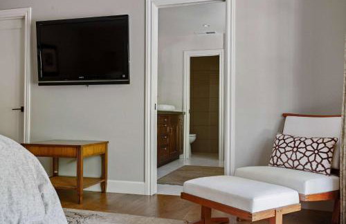 10 Acre Estate with Views Teahouse and Pickleball Court - Foto 25