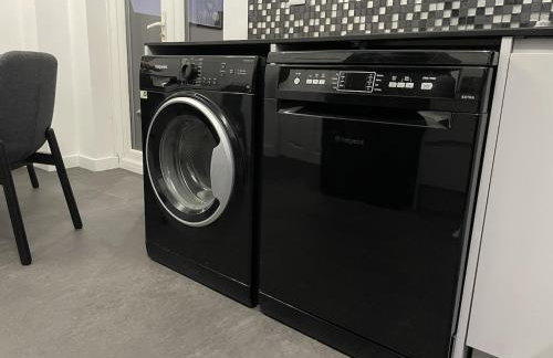 Modern 3 Bedroom high spec house in Sheffield - Photo 6