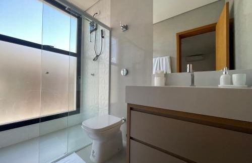 Casa moderna alto padrão em condomínio - Foto 18