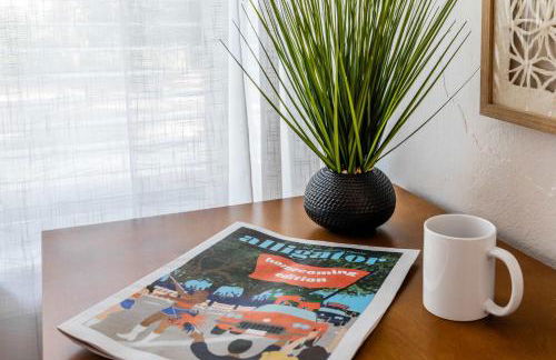 Sanctuary on 3rd - Walk to UF , Parking , Grill - Photo 13