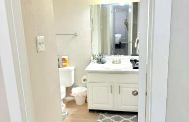 Central 1BR Retreat by Hospital and tollway - Photo 15