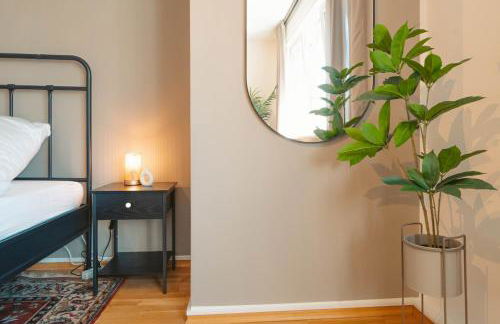 K15 Cozy, Unique & Spacious 3-Room Apartment with Balcony or Single Room by LIPA - Foto 15