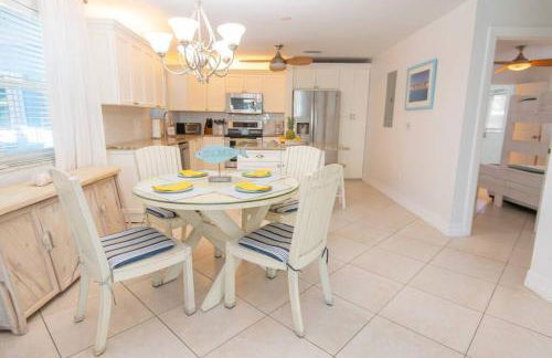 Coastal 2BD Beach Access Condo - Steps to Ocean - Foto 11